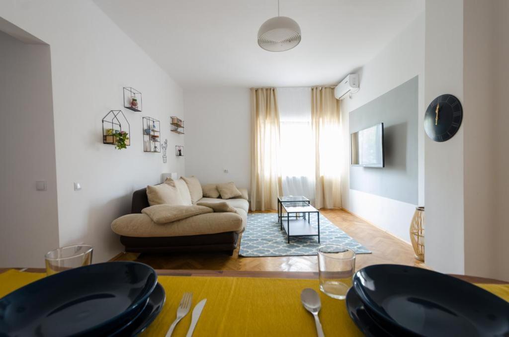 Stylized And Modern Apartment In Bucharest Bucareste Exterior foto
